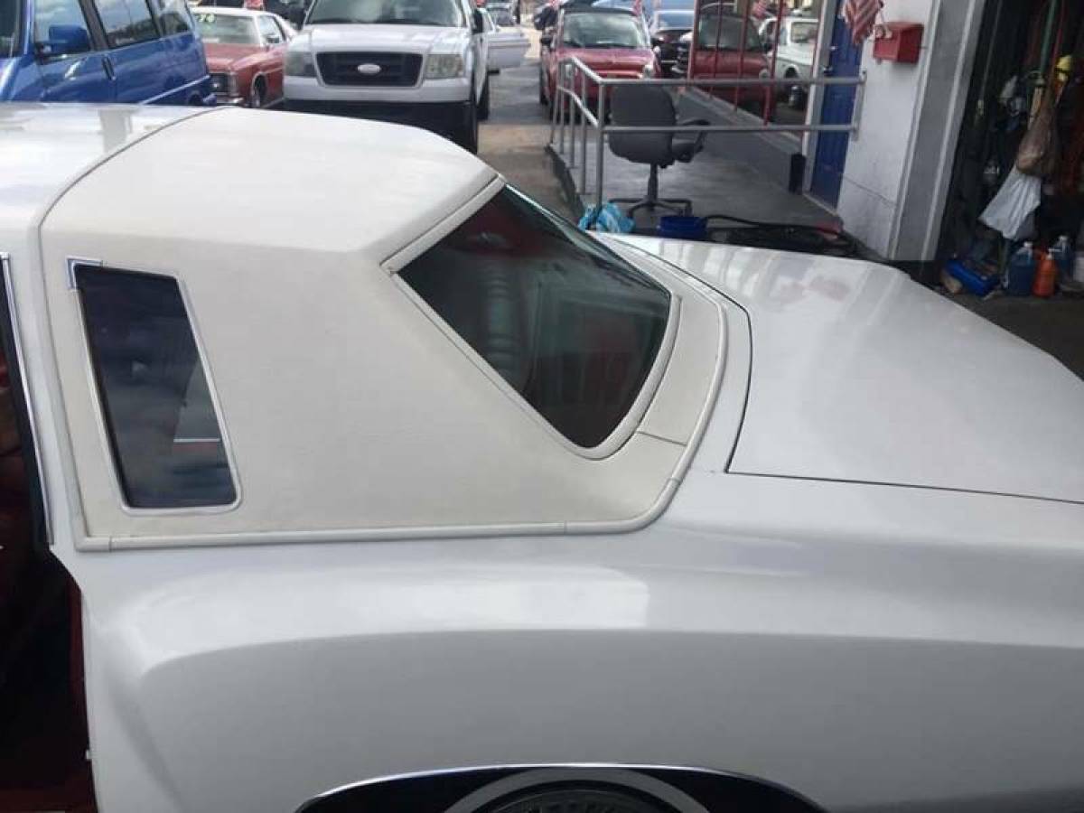 1977 White Chevrolet Monte Carlo Coupe