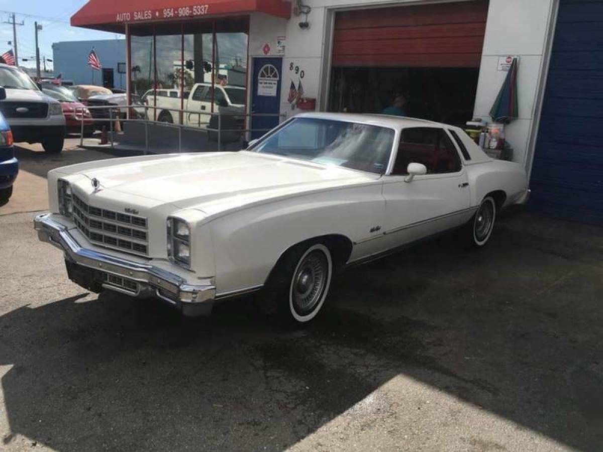 1977 White Chevrolet Monte Carlo Coupe