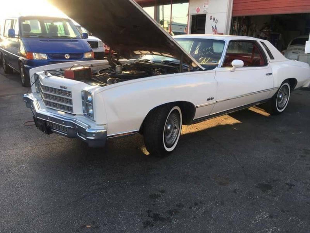 1977 White Chevrolet Monte Carlo Coupe