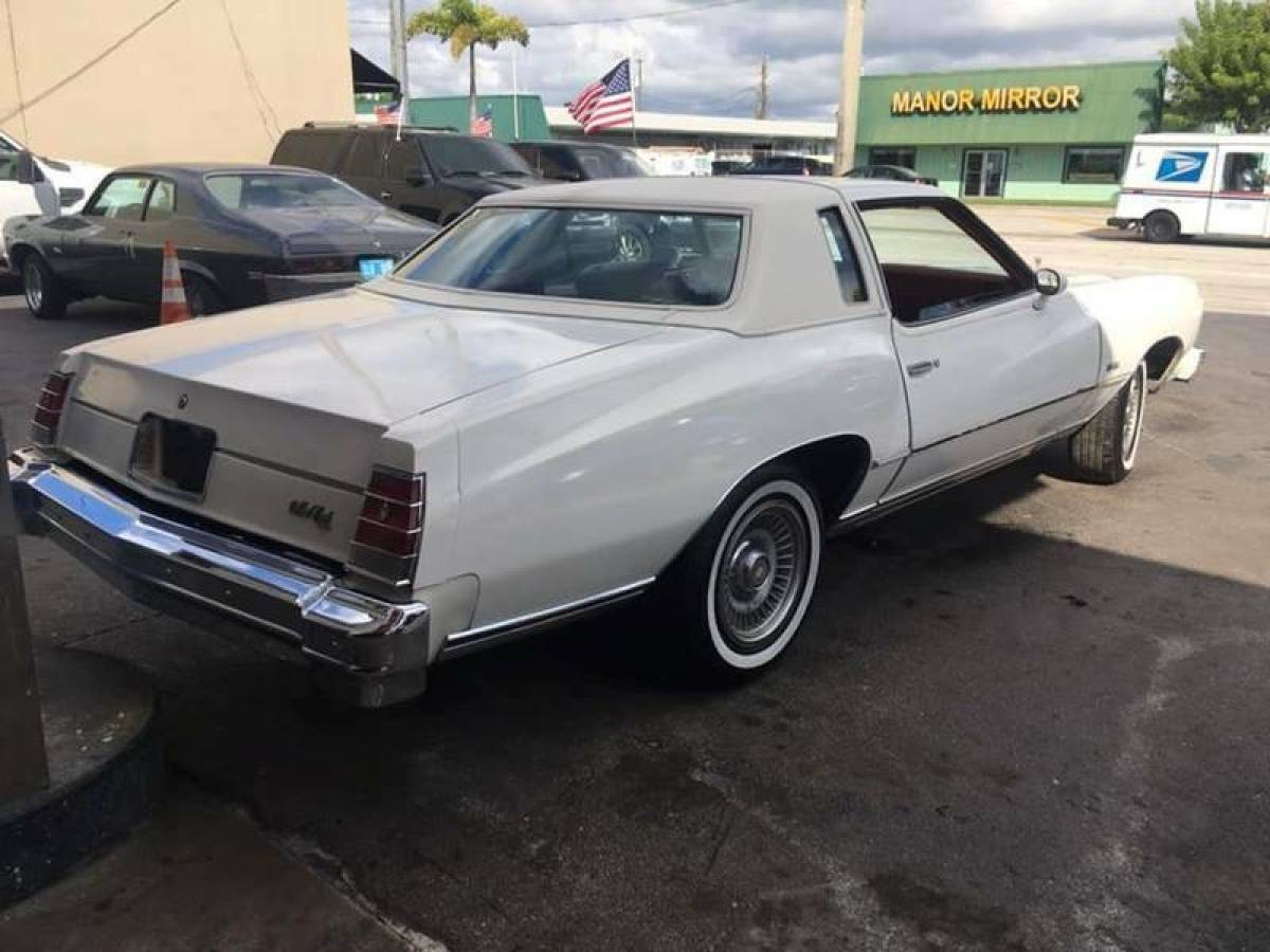 1977 White Chevrolet Monte Carlo Coupe