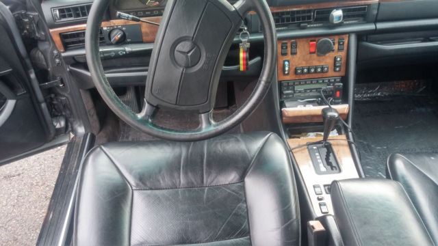 1989 Brown Mercedes-Benz 500-Series Sedan