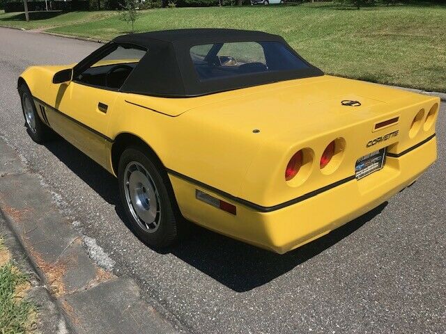 1986 Yellow Chevrolet Corvette Convertible