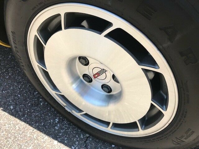 1986 Yellow Chevrolet Corvette Convertible