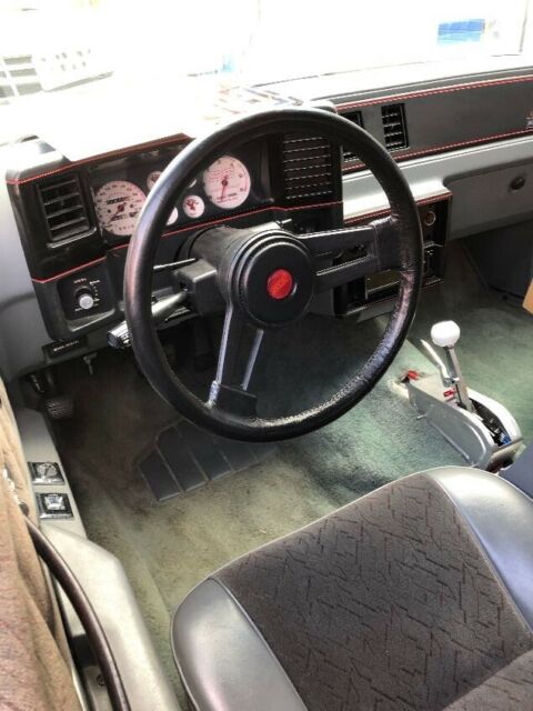 1987 White Chevrolet Monte Carlo Coupe