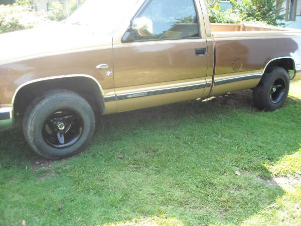 1990 Chevrolet Silverado 1500 Standard Cab Pickup