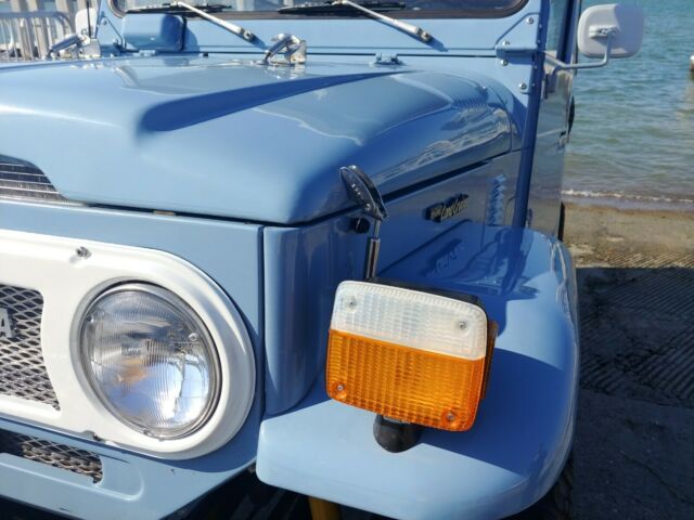 1977 Blue Toyota FJ Cruiser SUV