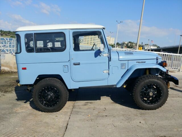 1977 Blue Toyota FJ Cruiser SUV