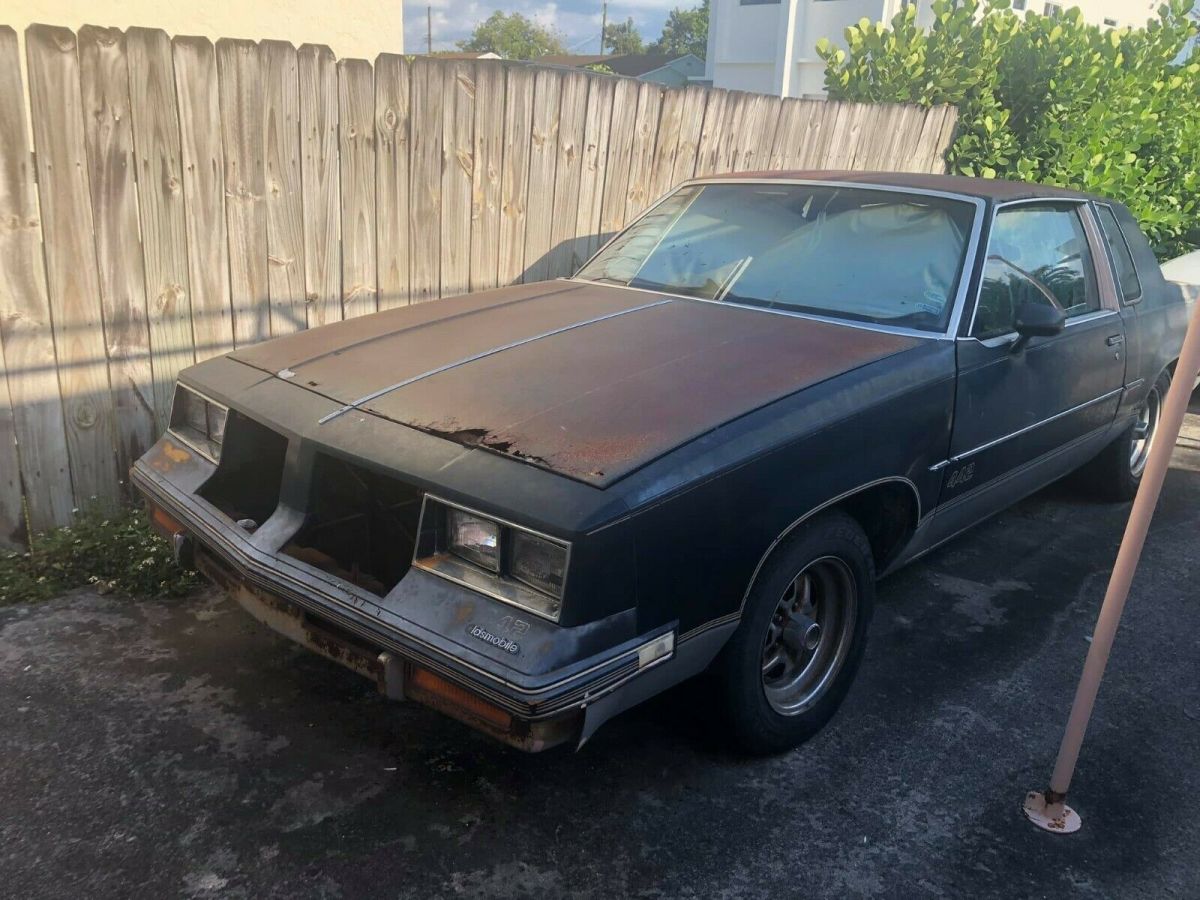 1986 Blue Oldsmobile 442 Coupe