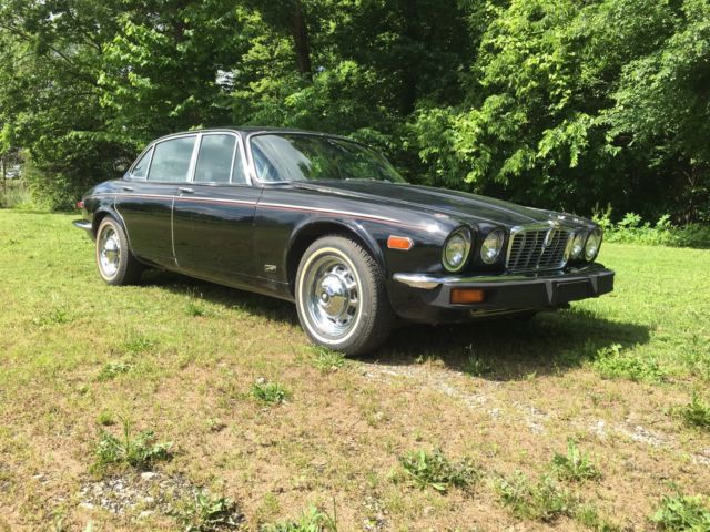1976 Green Jaguar XJ12 Sedan
