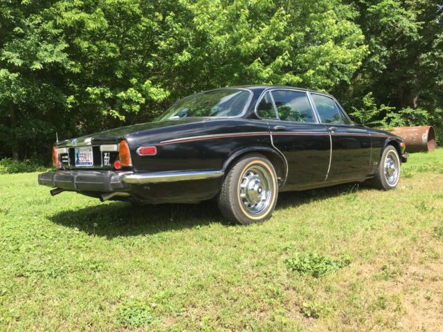1976 Green Jaguar XJ12 Sedan