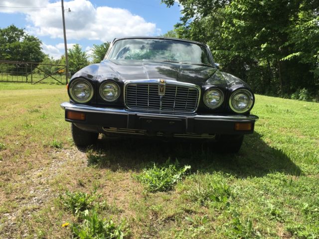 1976 Green Jaguar XJ12 Sedan