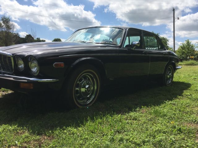 1976 Green Jaguar XJ12 Sedan