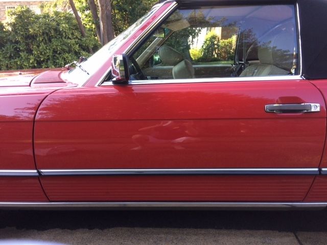 1988 Red Mercedes-Benz 500-Series