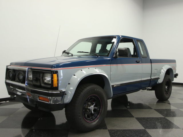 1992 Blue Chevrolet S-10 Pickup (Truck)