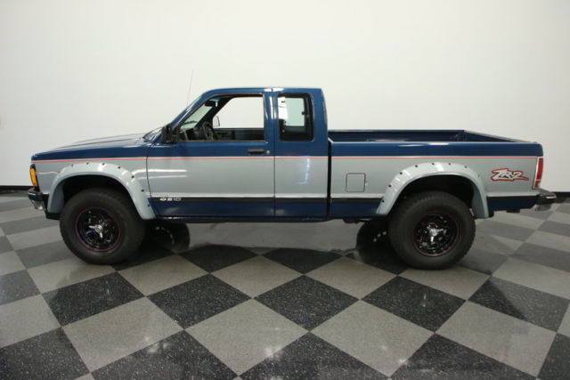 1992 Blue Chevrolet S-10 Pickup (Truck)