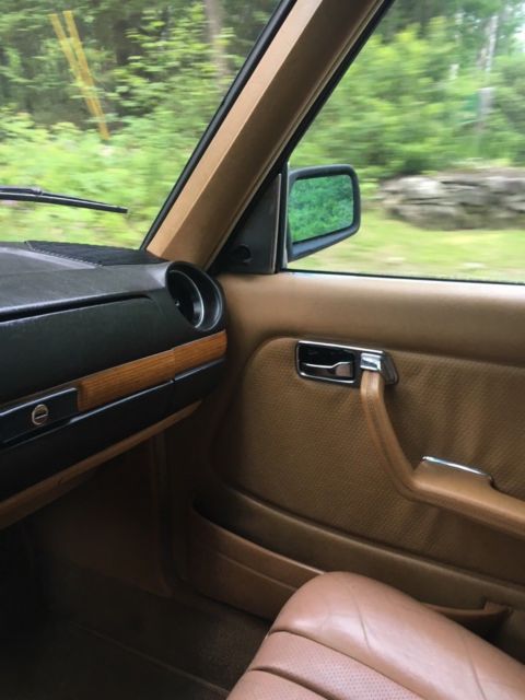 1982 Chocolate Brown Mercedes-Benz 300-Series Sedan