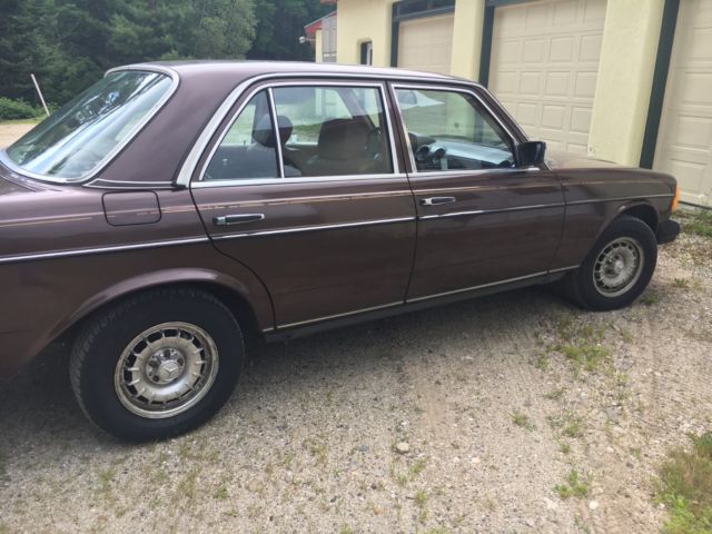 1982 Chocolate Brown Mercedes-Benz 300-Series Sedan
