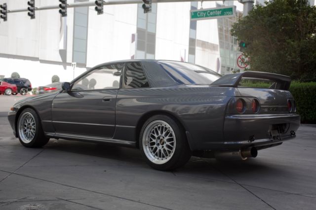 1992 Gray Nissan GT-R Sport