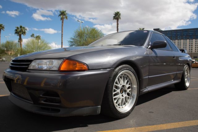 1992 Gray Nissan GT-R Sport