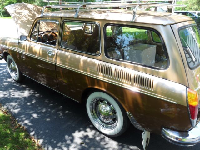 1970 Two tone Gold/Cocco Volkswagen Squareback Wagon