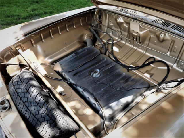 1970 Two tone Gold/Cocco Volkswagen Squareback Wagon