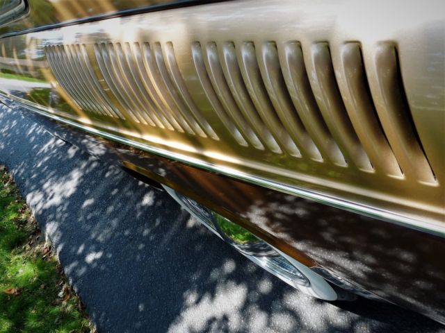 1970 Two tone Gold/Cocco Volkswagen Squareback Wagon