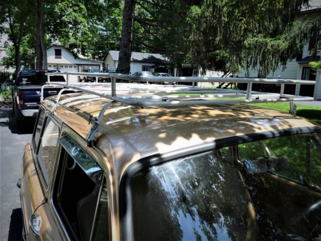 1970 Two tone Gold/Cocco Volkswagen Squareback Wagon