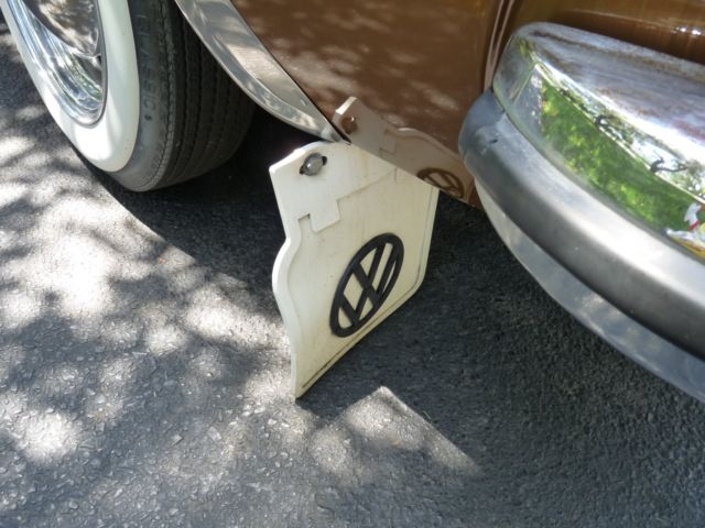 1970 Two tone Gold/Cocco Volkswagen Squareback Wagon