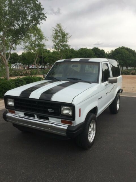 1988 White Ford Bronco II SUV