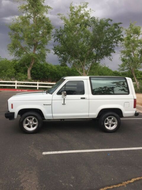 1988 White Ford Bronco II SUV