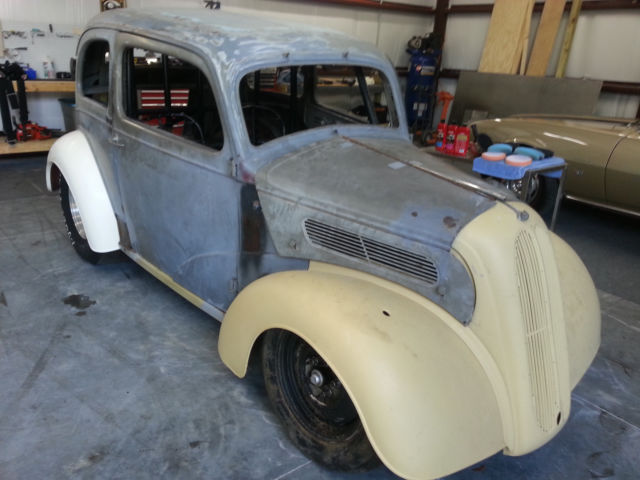 1954 primer Ford Anglia Anglia Coupe