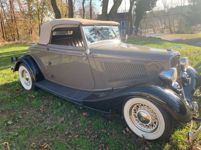 1933 FOLKSTONE GREY & BLACK Ford Deluxe Convertible