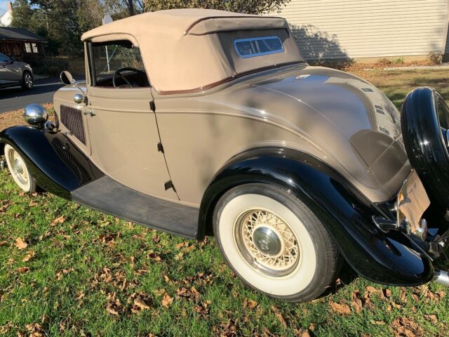 1933 FOLKSTONE GREY & BLACK Ford Deluxe Convertible