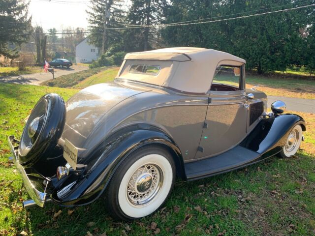 1933 FOLKSTONE GREY & BLACK Ford Deluxe Convertible