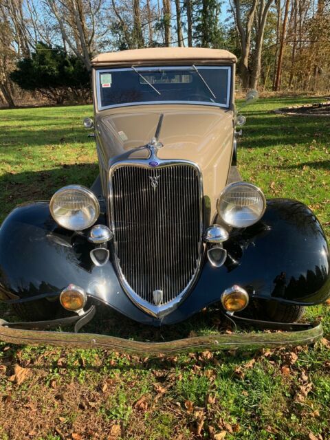 1933 FOLKSTONE GREY & BLACK Ford Deluxe Convertible