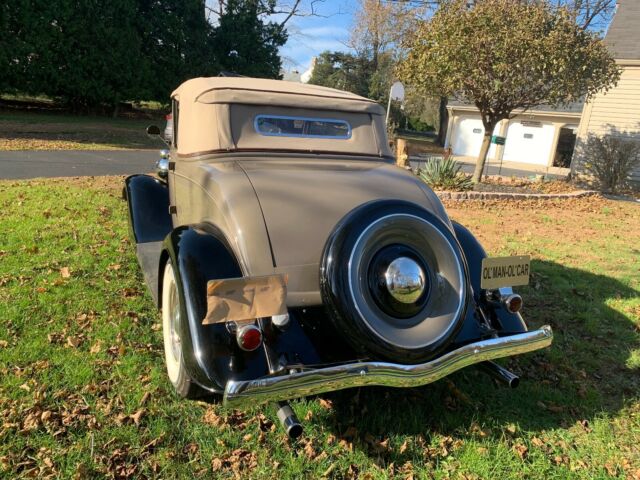 1933 FOLKSTONE GREY & BLACK Ford Deluxe Convertible