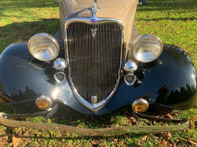 1933 FOLKSTONE GREY & BLACK Ford Deluxe Convertible