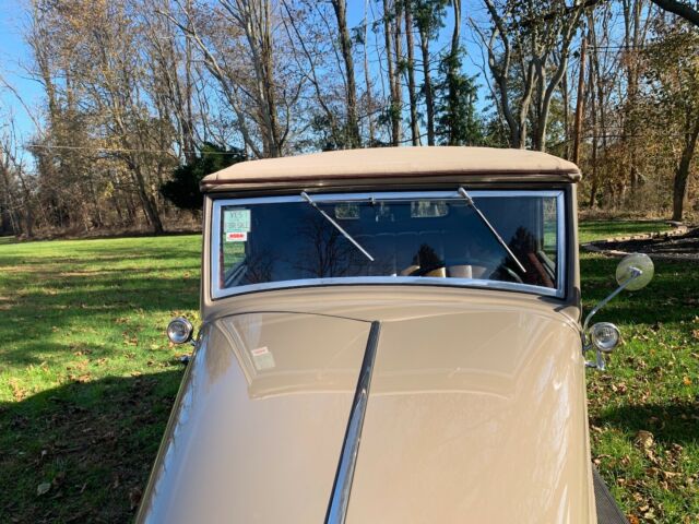 1933 FOLKSTONE GREY & BLACK Ford Deluxe Convertible