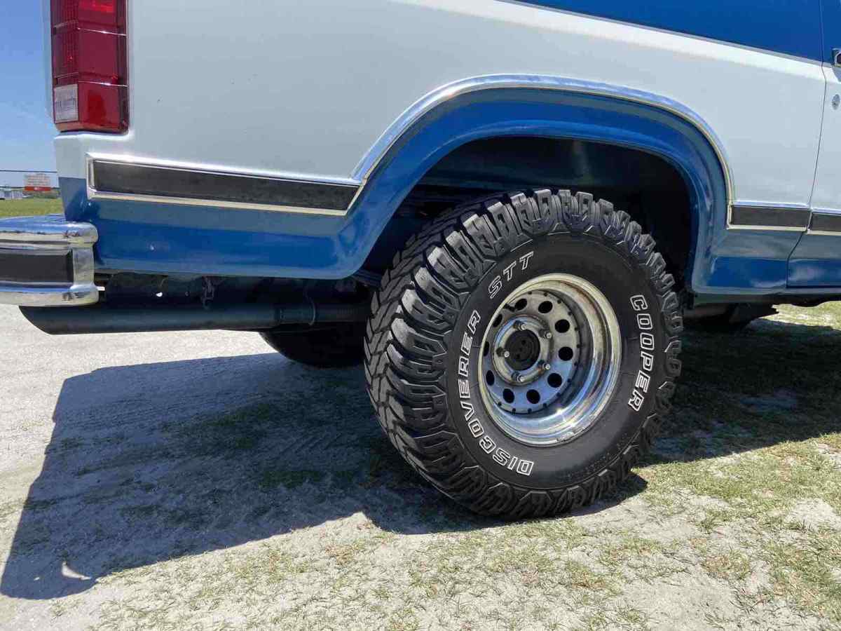 1985 Blue Ford Bronco SUV