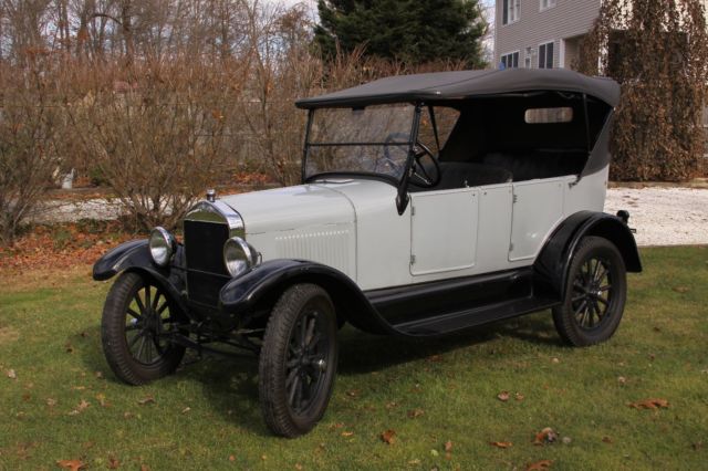 1927 Gray Ford Model T touring
