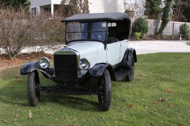 1927 Gray Ford Model T touring