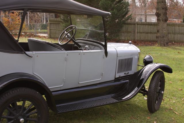 1927 Gray Ford Model T touring