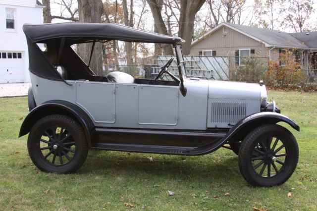 1927 Gray Ford Model T touring