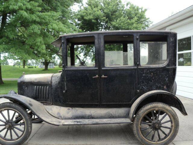1924 Black Ford Model T Sedan