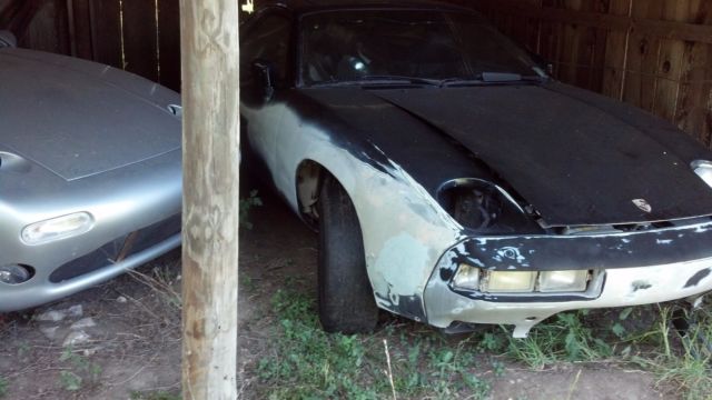 1985 Silver Porsche 928
