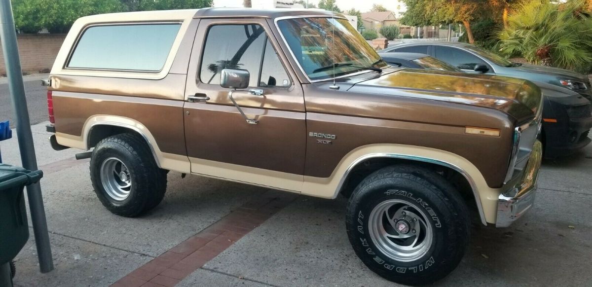 1985 Brown Ford Bronco SUV