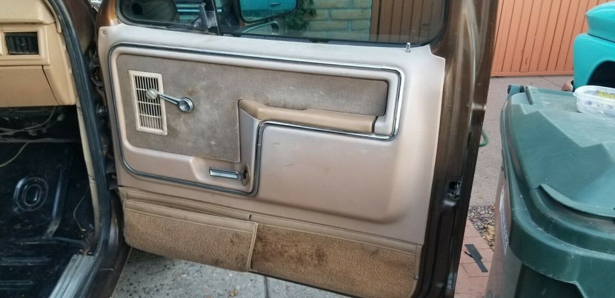 1985 Brown Ford Bronco SUV