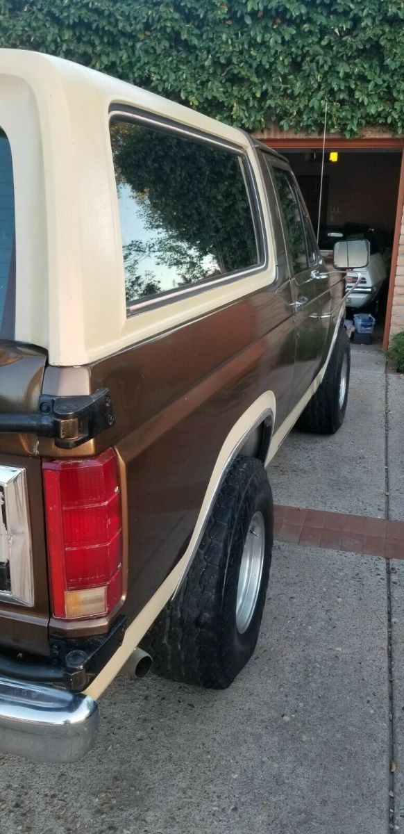 1985 Brown Ford Bronco SUV