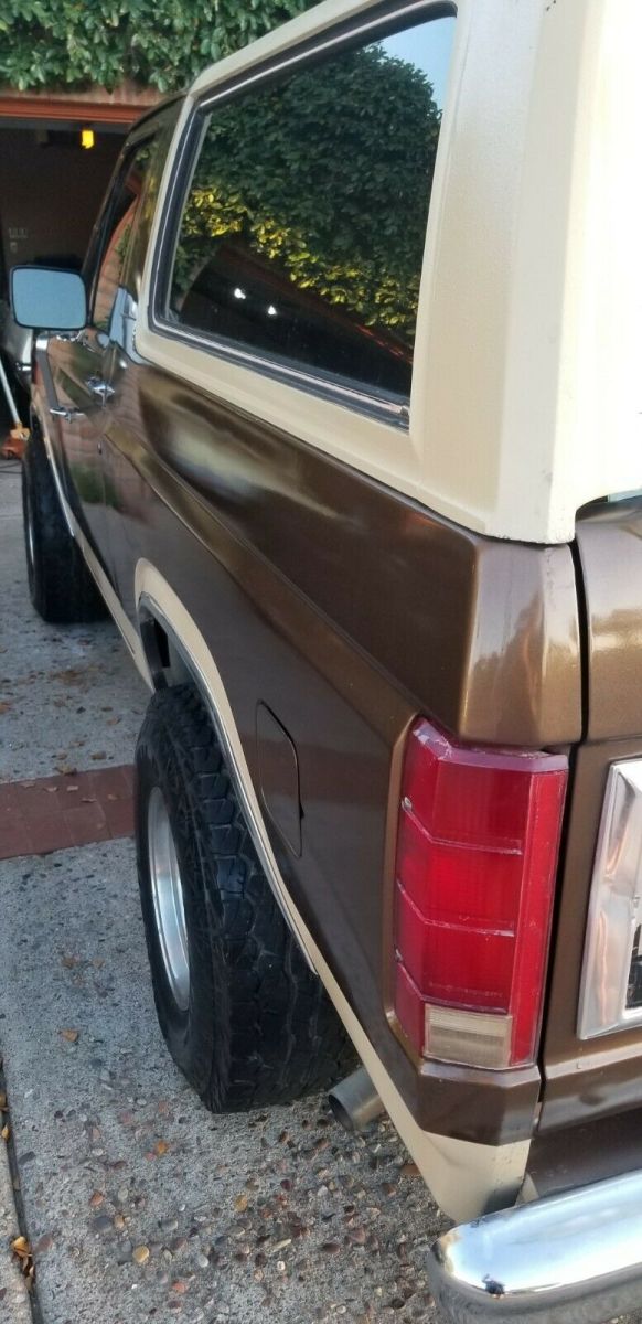 1985 Brown Ford Bronco SUV