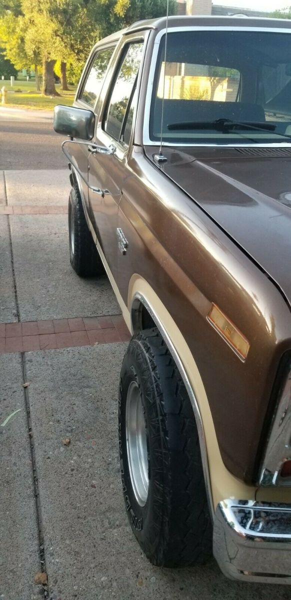 1985 Brown Ford Bronco SUV
